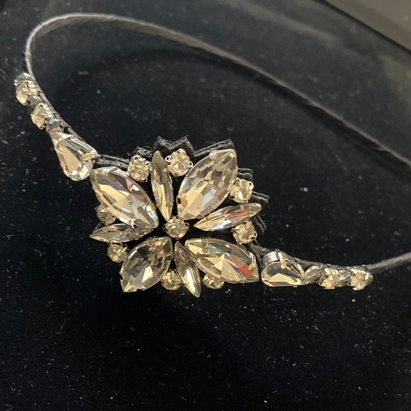 Elegant Black and Silver Asymmetrical Headband - Picture 2 of 9